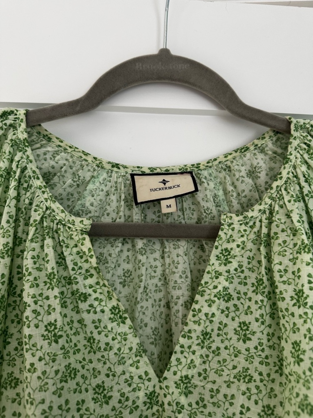 Tuckernuck Green Floral Short Sleeve Blouse - Picture 2 of 5